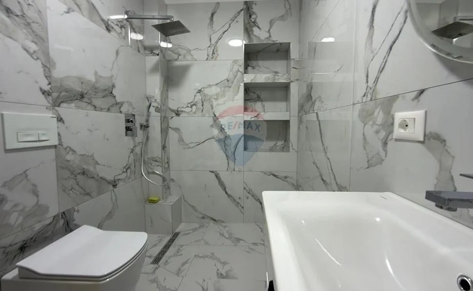 Tirane, shitet apartament 2+1 Kati 4, 76 m² 145.000 € (Sheshi Shtraus)