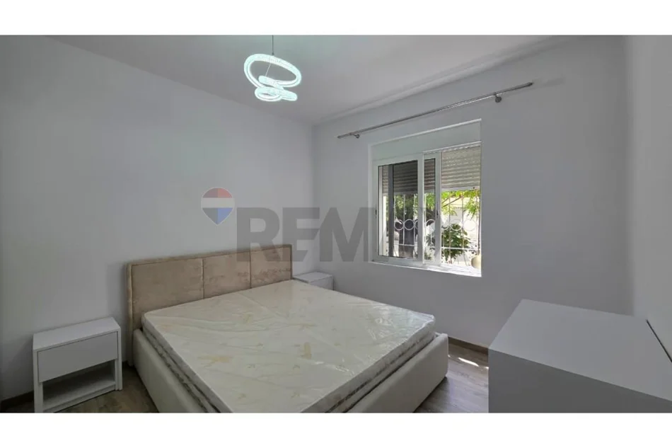 Vlore, jepet me qera apartament 1+1 Kati 0, 65 m² 300 € (Tek Gjyqi Vjeter, Vlore)