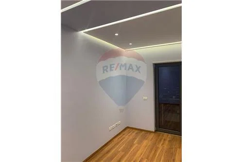 Tirane, jepet me qera zyre , 1.700 € 