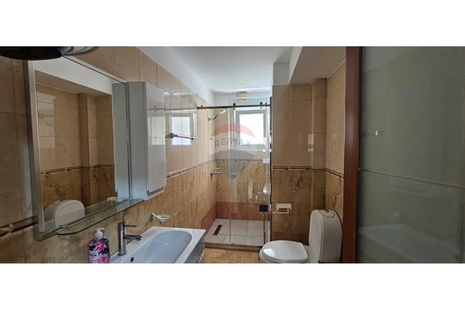 Tirane, jepet me qera apartament 1+1 , 600 € (21 DHJETORI)