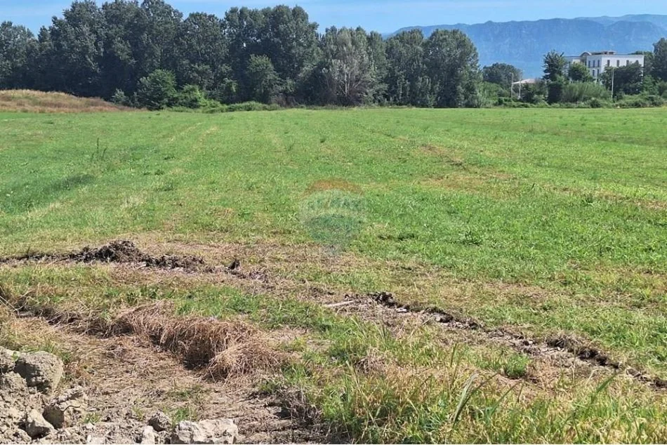 Tirane, shitet toke , 7.000 m² 525.000 € (Berxulle - Zonë Industriale, Autostrada Tiranë Durrës, Tiranë(ID: 530411012-85)