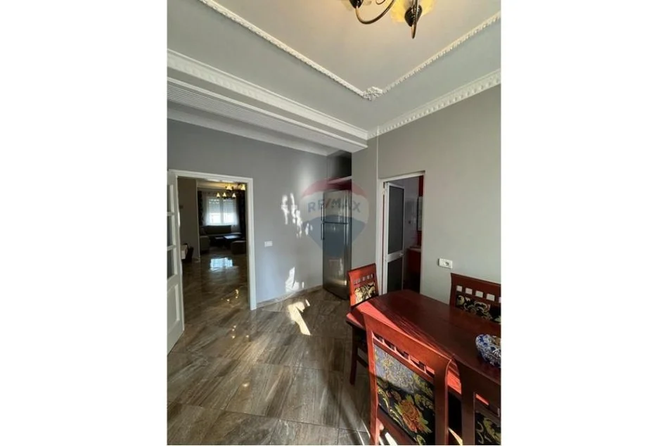 Tirane, jepet me qera apartament 2+1 , 95 m² 950 € (Blloku)