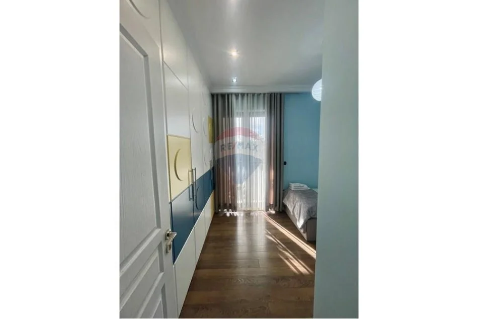 Tirane, jepet me qera apartament 2+1+Ballkon Kati 10, 95 m² 1.500 € (Rruga Kajo Karafili, Tirane)