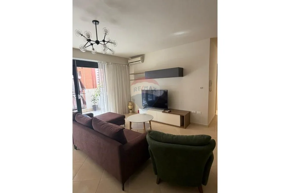 Tirane, jepet me qera apartament 2+1+Aneks+Ballkon Kati 2, 103 m² 800 € (Kompleksi Delijorgji)