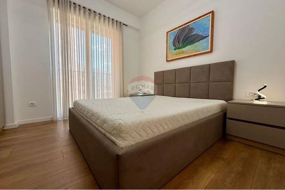 Tirane, jepet me qera apartament 1+1+Ballkon , 77 m² 600 € 