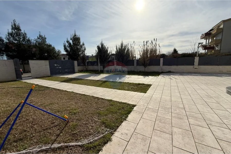 Tirane, shitet Vile , 800 m² 350.000 € (Rinas, Tiranë)