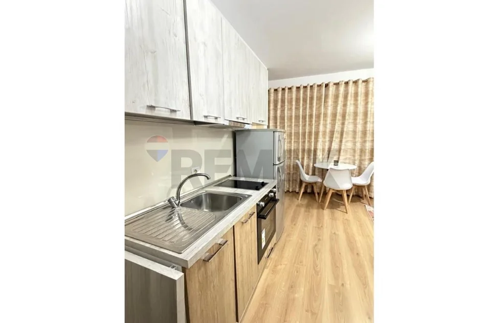 Tirane, jepet me qera apartament Kati 6, 40 m² 370 € (Qsut)