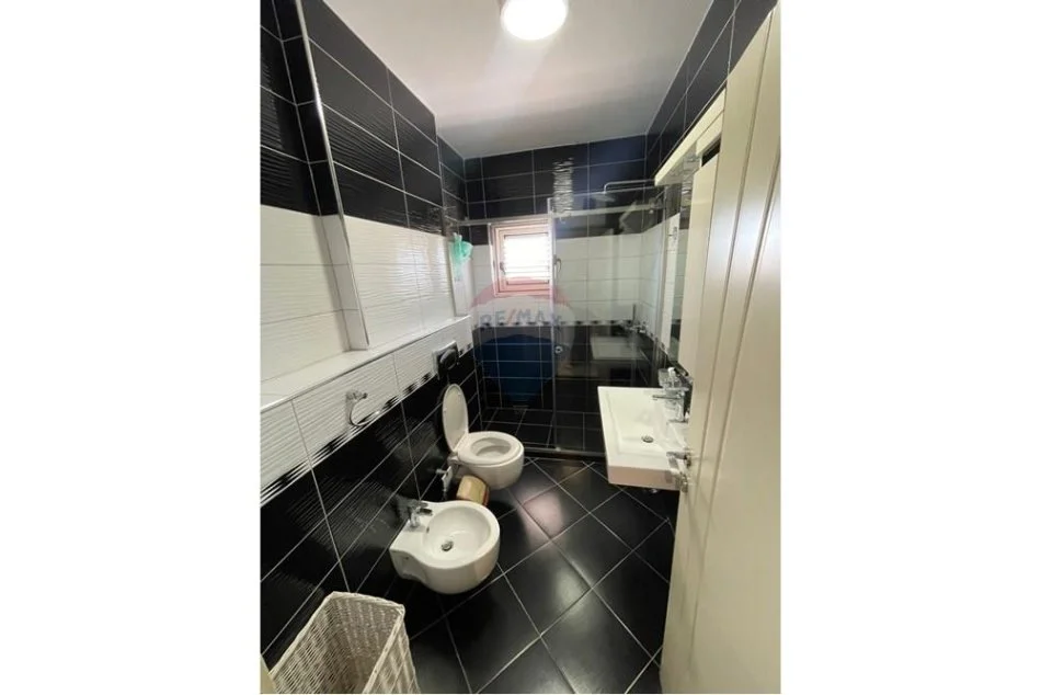 Tirane, jepet me qera apartament 2+1+Ballkon , 95 m² 750 € (Myslym Shyri)