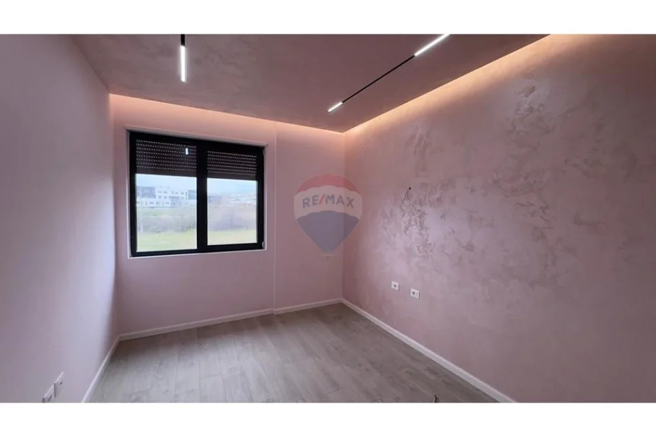 Shqiperi, jepet me qera apartament 2+1+Ballkon Kati 2, 120 m² 1.300 € (Liqeni i thate)