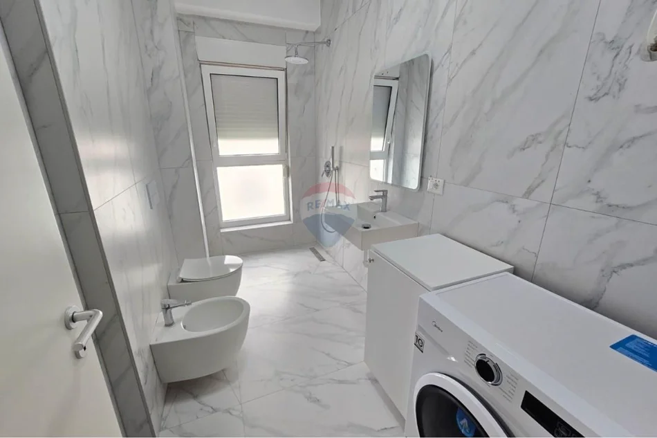 Tirane, jepet me qera apartament 1+1+Ballkon , 60 m² (Kompleksi Mangalem)