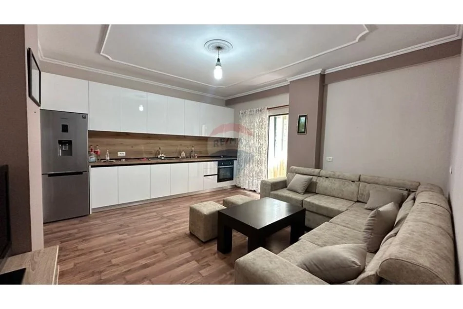 Tirane, jepet me qera apartament 2+1+Ballkon , 100 m² 600 € 