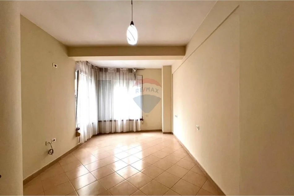 Tirane, shitet apartament , 160 m² 267.000 € 