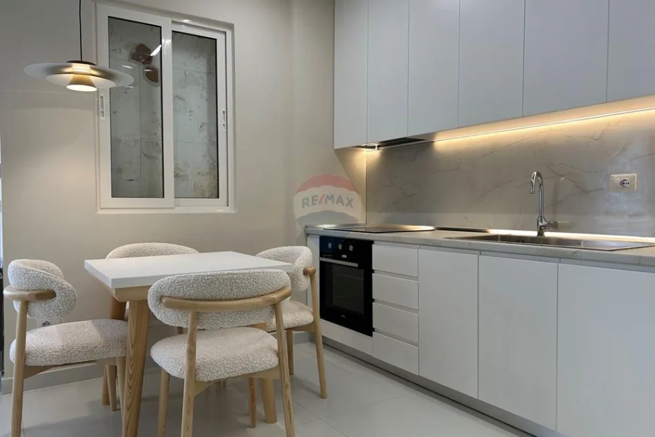 Tirane, jepet me qera apartament 1+1 , 66 m² 