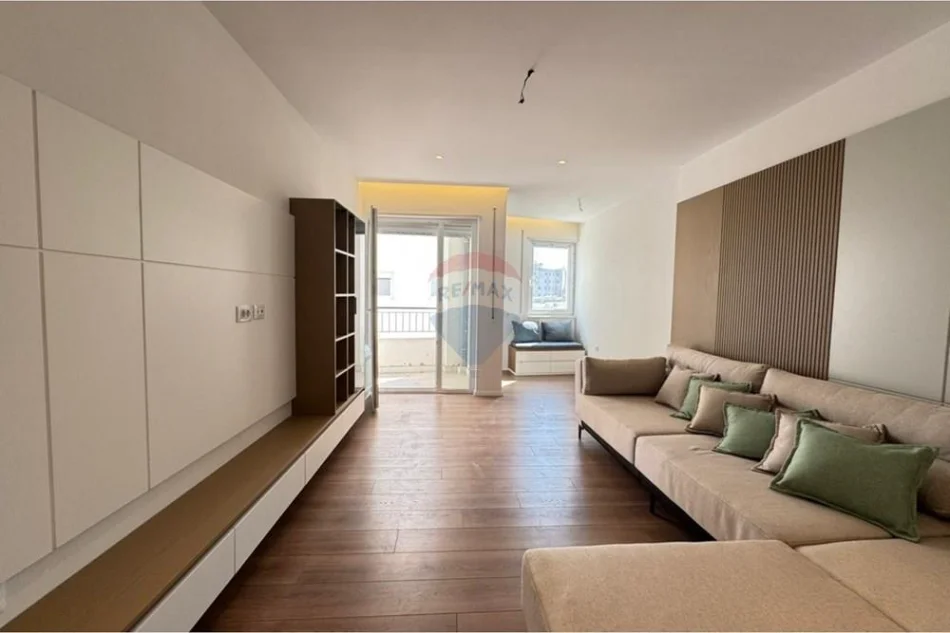 Tirane, shitet apartament 2+1 Kati 4, 89 m²
