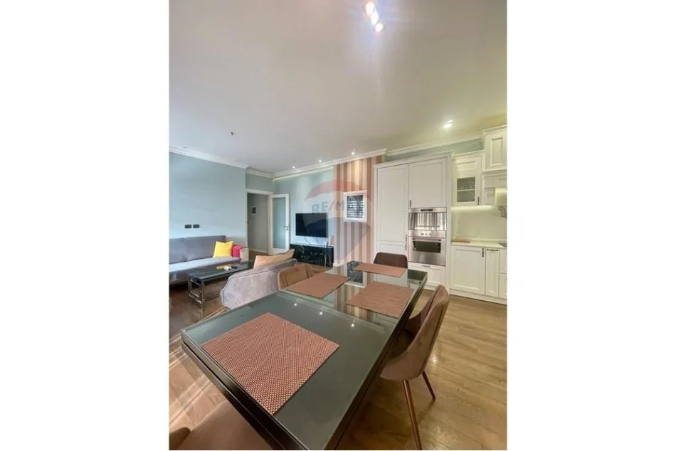 Tirane, jepet me qera apartament 2+1+Ballkon Kati 10, 95 m² 1.500 € (Rruga Kajo Karafili, Tirane)