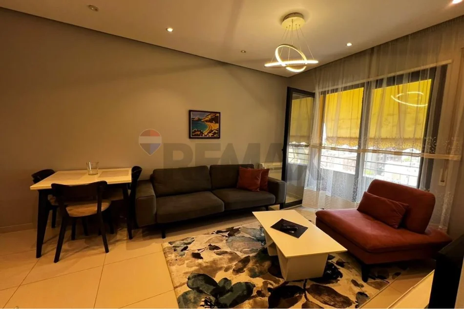Pazari i Ri, Apartament 1+1 - 60000 Lek