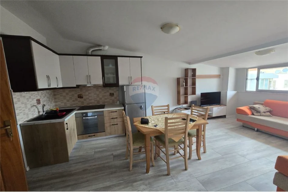 Vlore, shitet apartament 1+1 Kati 8, 58 m² 95.000 € (Lungomare, Vlorë)