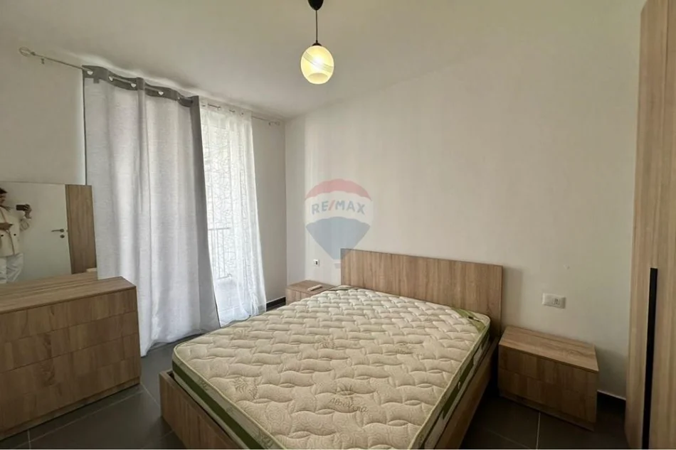 Tirane, jepet me qera apartament 2+1+Ballkon , 100 m² 680 € (5 Maji)
