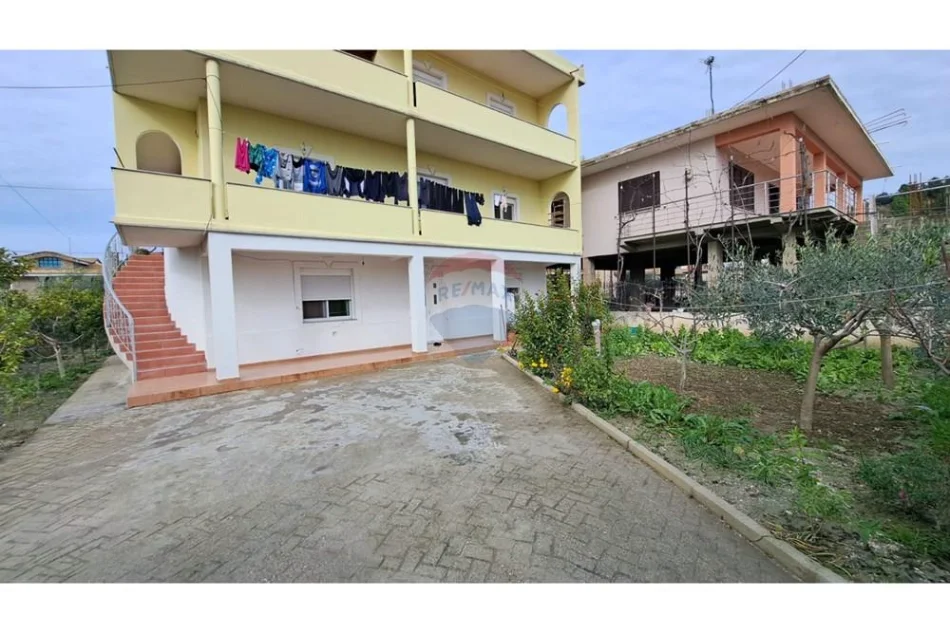 Vlore, shitet Vile 3 Katshe Kati 3, 391 m² 250.000 € (Rruga Demokracia, Vlore)
