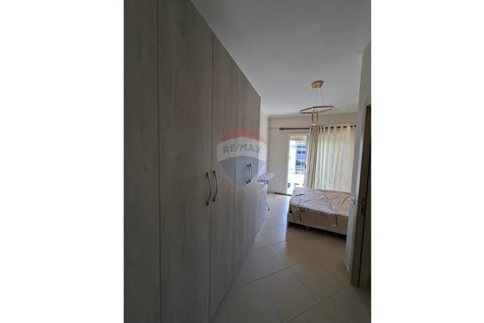 Tirane, jepet me qera apartament 2+1 Kati 8, 74 m² 500 € (rruga kavajes)