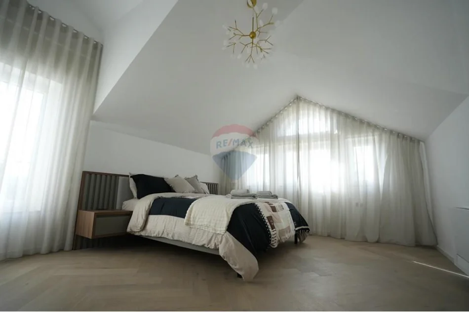 Elbasan, jepet me qera Vile 3+1 , 899 m² 3.000 € 