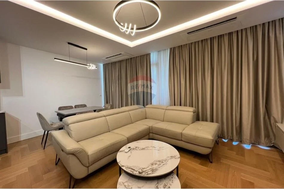 Tirane, jepet me qera apartament 2+1+Ballkon , 118 m² 2.000 € (Lake View)