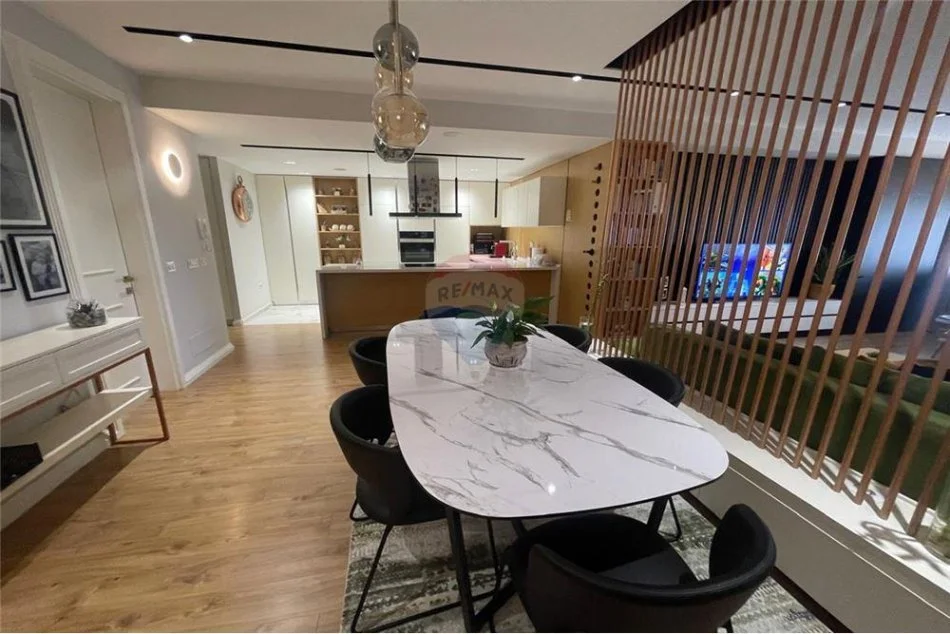 Tirane, shitet apartament 3+1+Ballkon Kati 4, 150 m² 380.000 € 