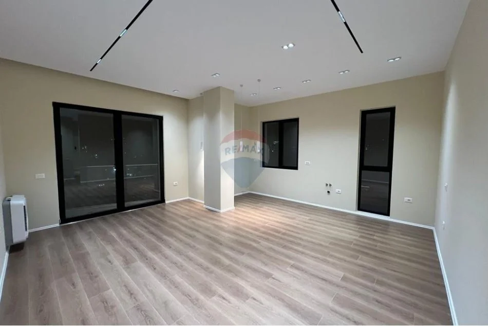 Tirane, jepet me qera 1+1 , 