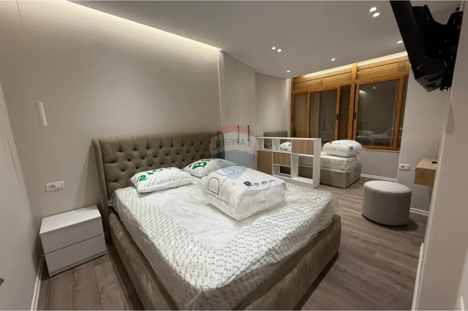 Tirane, shitet apartament 1+1+Ballkon Kati 5, 185.000 € (Rruga Petrp Korcari)