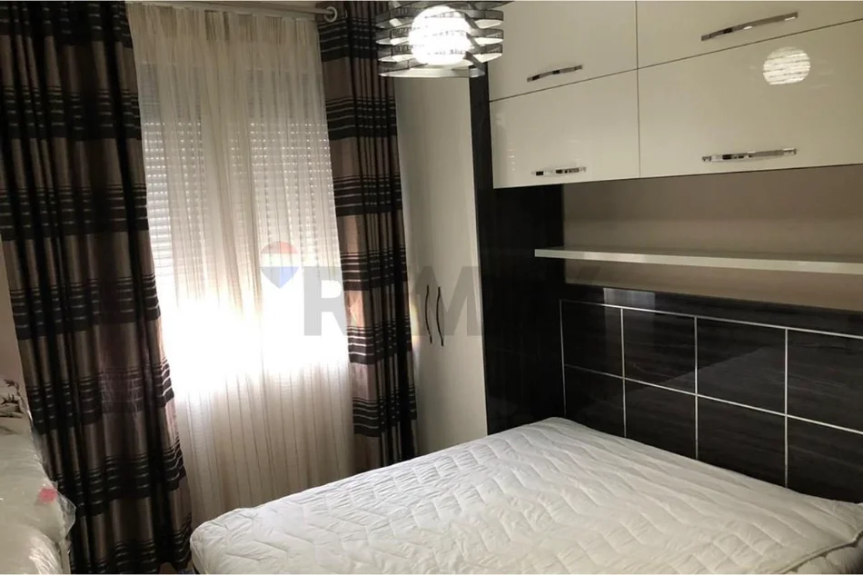 Tirane, jepet me qera apartament 3+1+Ballkon , 96 m² 800 € (Kodra e Diellit)