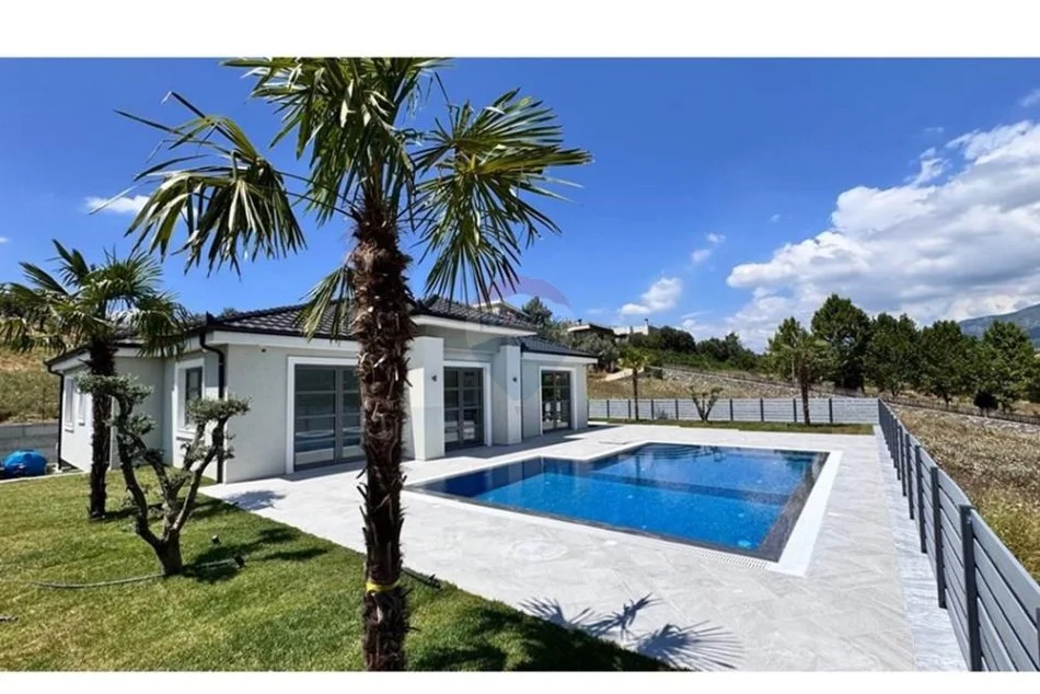 Tirane, shitet Vile 5+1+Ballkon , 800.000 € 