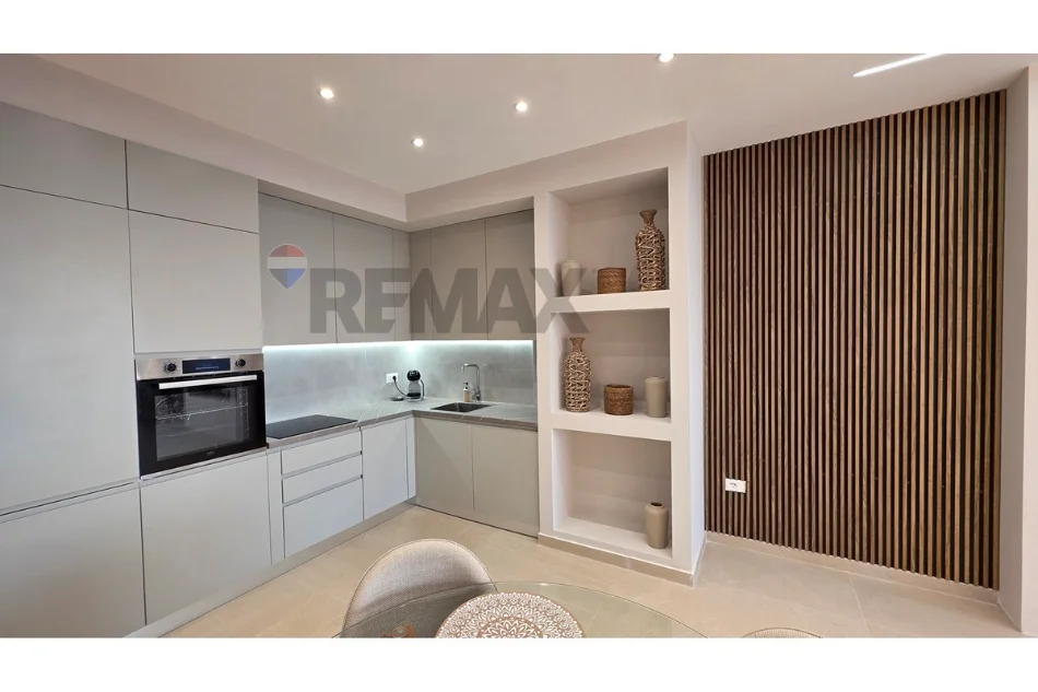 Vlore - Lungomare, shitet apartament 2+1+Ballkon , 102 m² 390.000 € (Rruga Aleksander Moisiu, Vlore)
