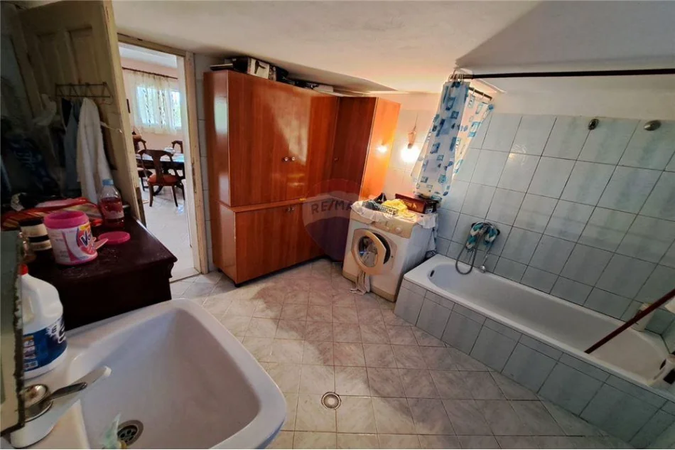 Vlore, shitet shtepi 3+1+Ballkon Kati 0, 456 m² 165.000 € (Ish Fusha Aviacionit Vlorë)