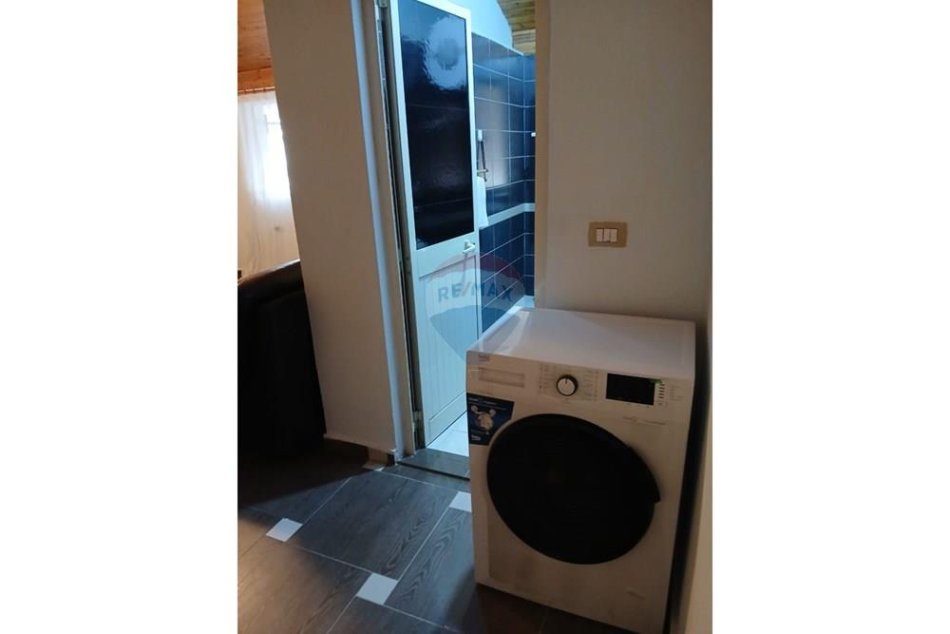 Tirane, jepet me qera apartament 2+1 , 1.200 m² 700 € 