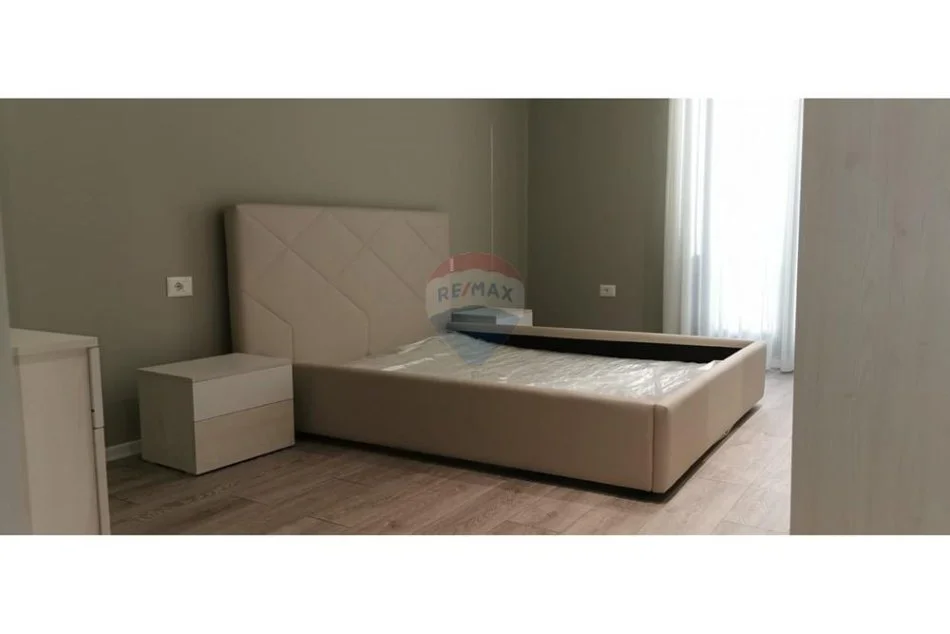 Tirane, jepet me qera apartament 2+1+Ballkon , 105 m² 600 € 