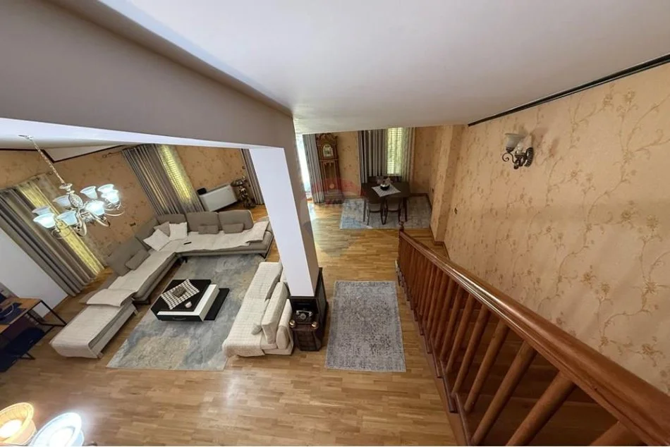 Tirane, jepet me qera apartament 3+1+Aneks+Ballkon Kati 6, 234 m² 1.500 € (liqeni i thate)