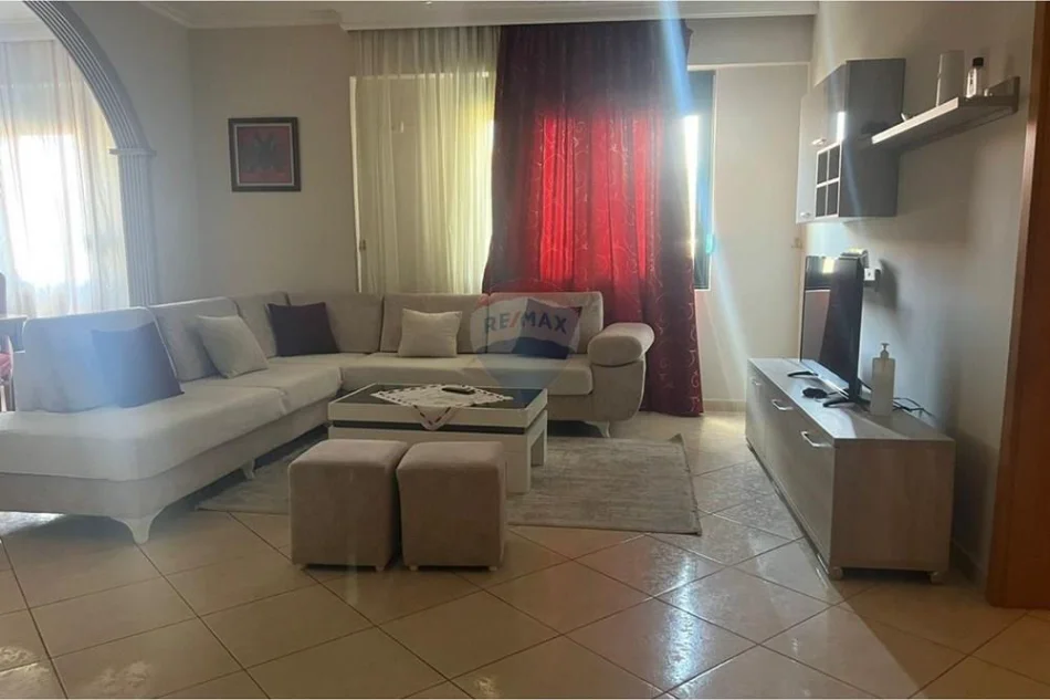 Vlore, jepet me qera apartament 2+1 Kati 3, 120 m² 500 € (Lungomare, Vlorë)