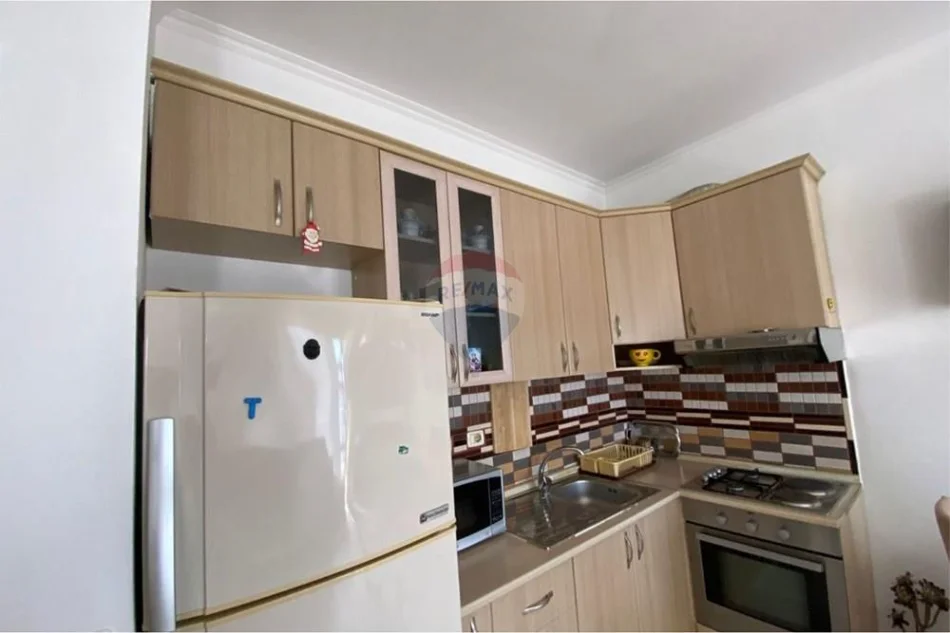 Tirane, jepet me qera apartament 1+1 , 60 m² 350 € (rruga prishtina)