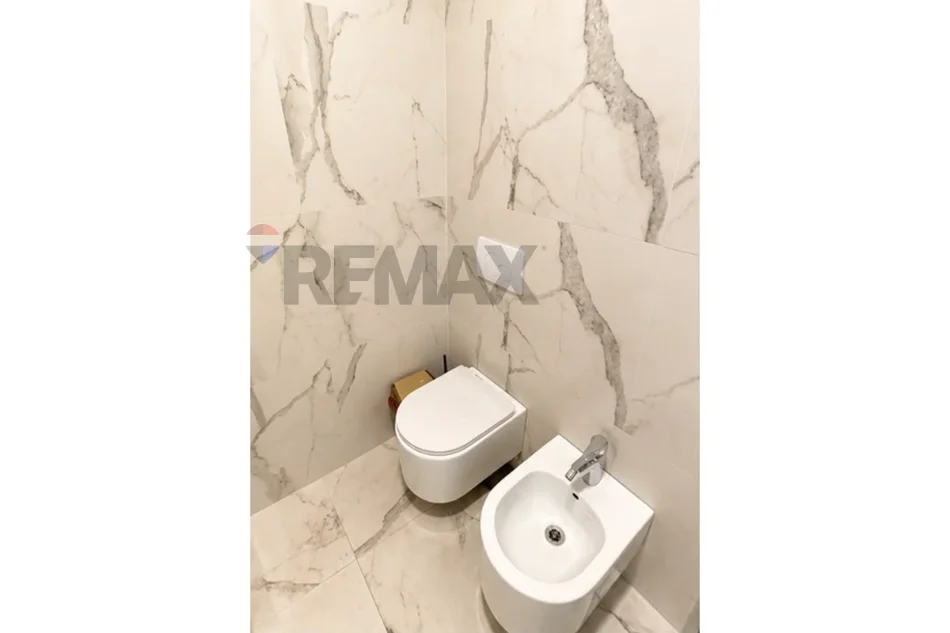 Tirane, jepet me qera apartament 1+1 Kati 6, (QSUT)