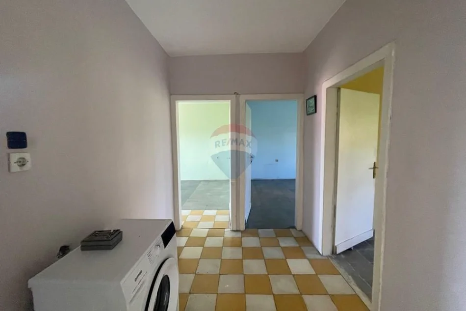 Tirane, shitet apartament 2+1+Ballkon Kati 3, 75 m² 147.000 € (Ali demi)