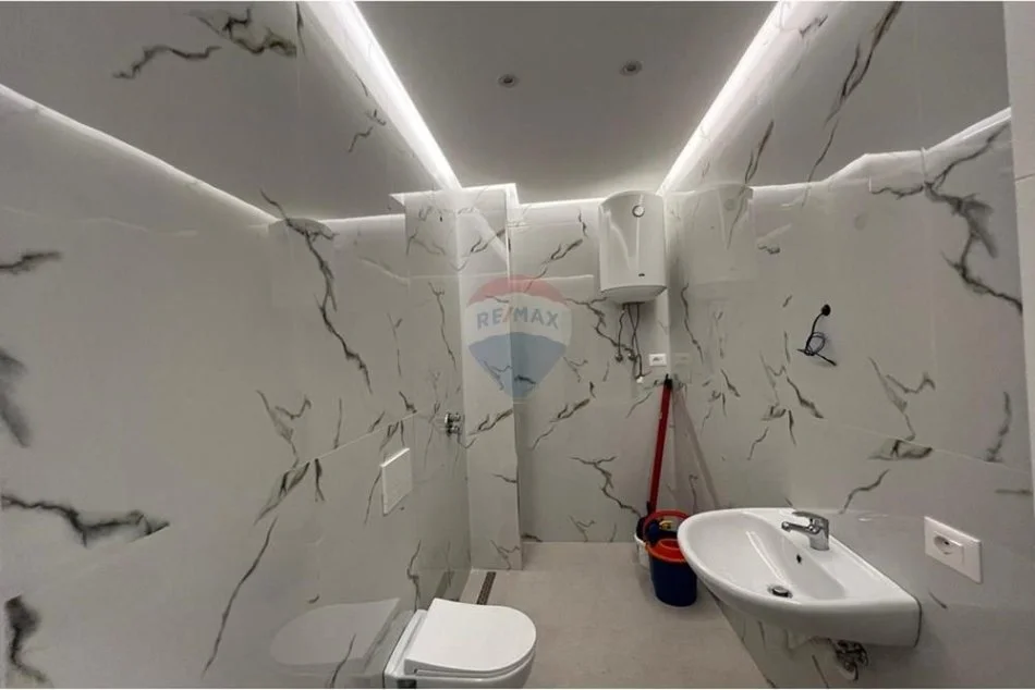 Tirane, jepet me qera apartament 1+1 Kati 6, 65 m² 650 € (Rruga Jordan Misja)