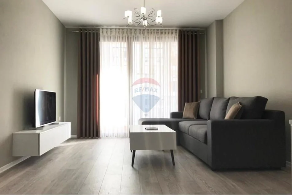 Tirane, jepet me qera apartament 2+1+Ballkon , 105 m² 600 € 