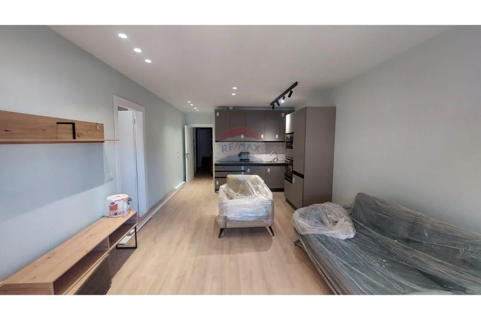 Tirane, jepet me qera apartament 1+1 , 750 € 