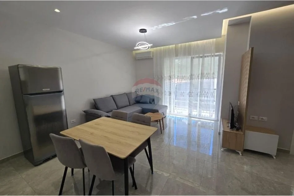 Tirane, jepet me qera apartament 1+1+Ballkon , 66 m² 550 € 