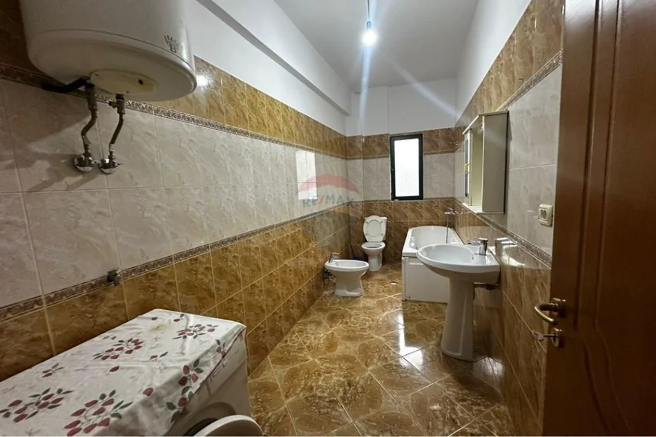 Vlore, shitet apartament 2+1 Kati 1, 110 m² 147.000 € (Rruga Sulejman Delvina, pranë Gjykatës, Qender Vlore)