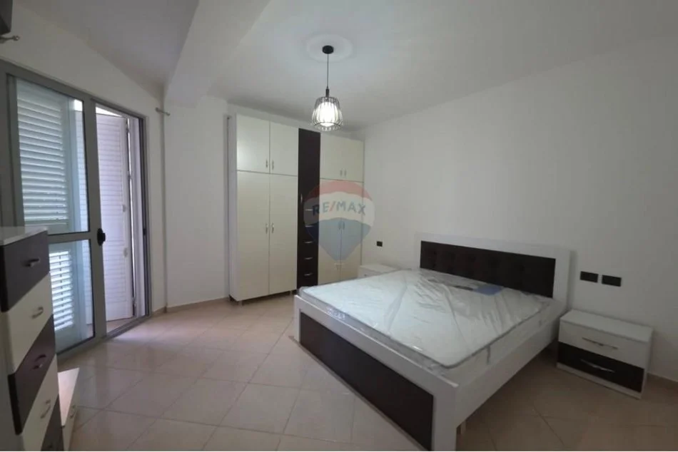 Tirane, jepet me qera apartament 2+1+Ballkon , 98 m² 500 € 