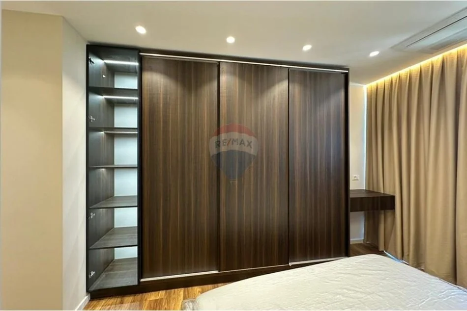 Tirane, jepet me qera apartament 2+1+Ballkon , 140 m² 2.000 € (Lake View)