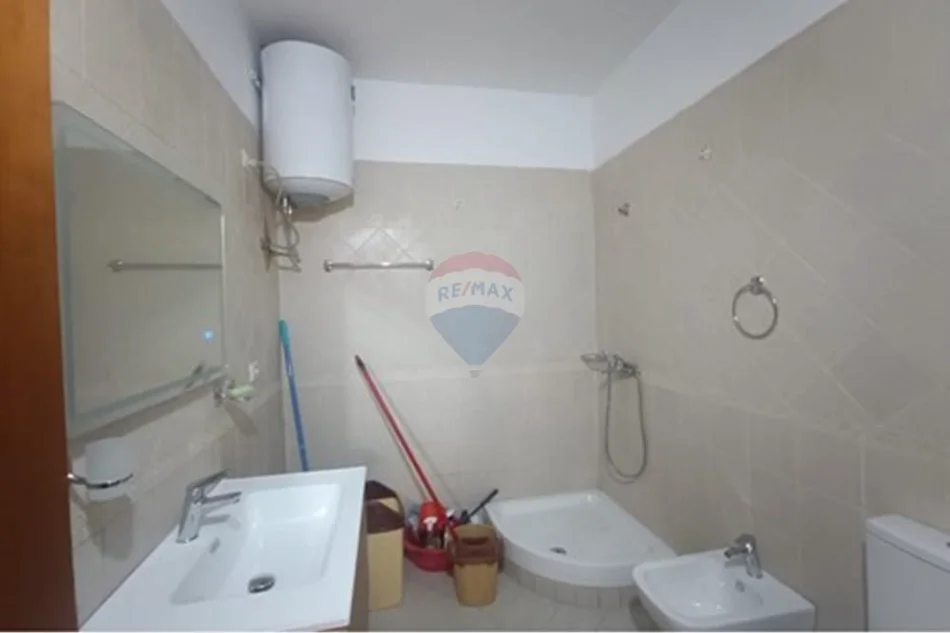 Tirane, jepet me qera apartament , 98 m² 690 € 