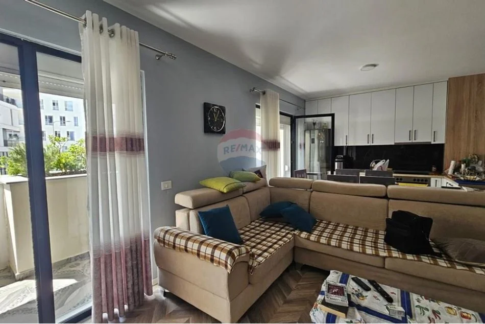 Tirane, jepet me qera apartament 2+1 Kati 1, 135 m² 1.000 € (Apartament - Për Qira - Rruga 5 Maji, Tiranë)