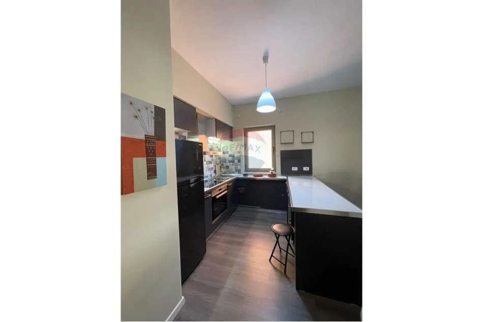 Tirane, jepet me qera apartament 2+1+Ballkon , 125 m² 1.150 € 